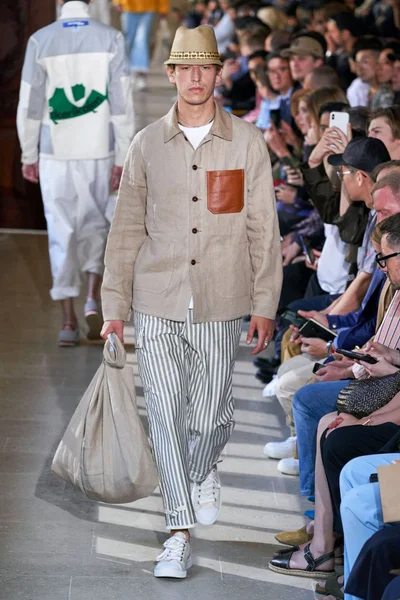 Look 43